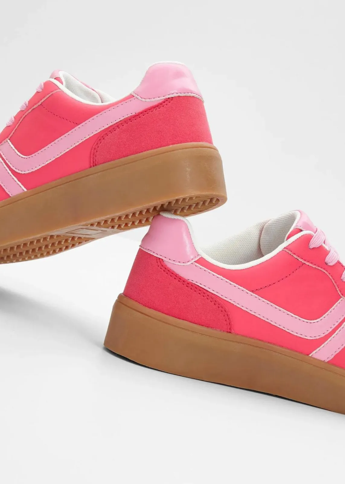 bonprix Sneaker^Plateau-Sneaker im Retrolook paradiespink/rosa