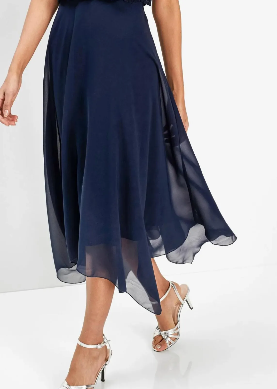 bonprix Kurzgrößen|Bekleidung·Pullover & Strickjacken^Premium Chiffonkleid mit Spitze dunkelblau