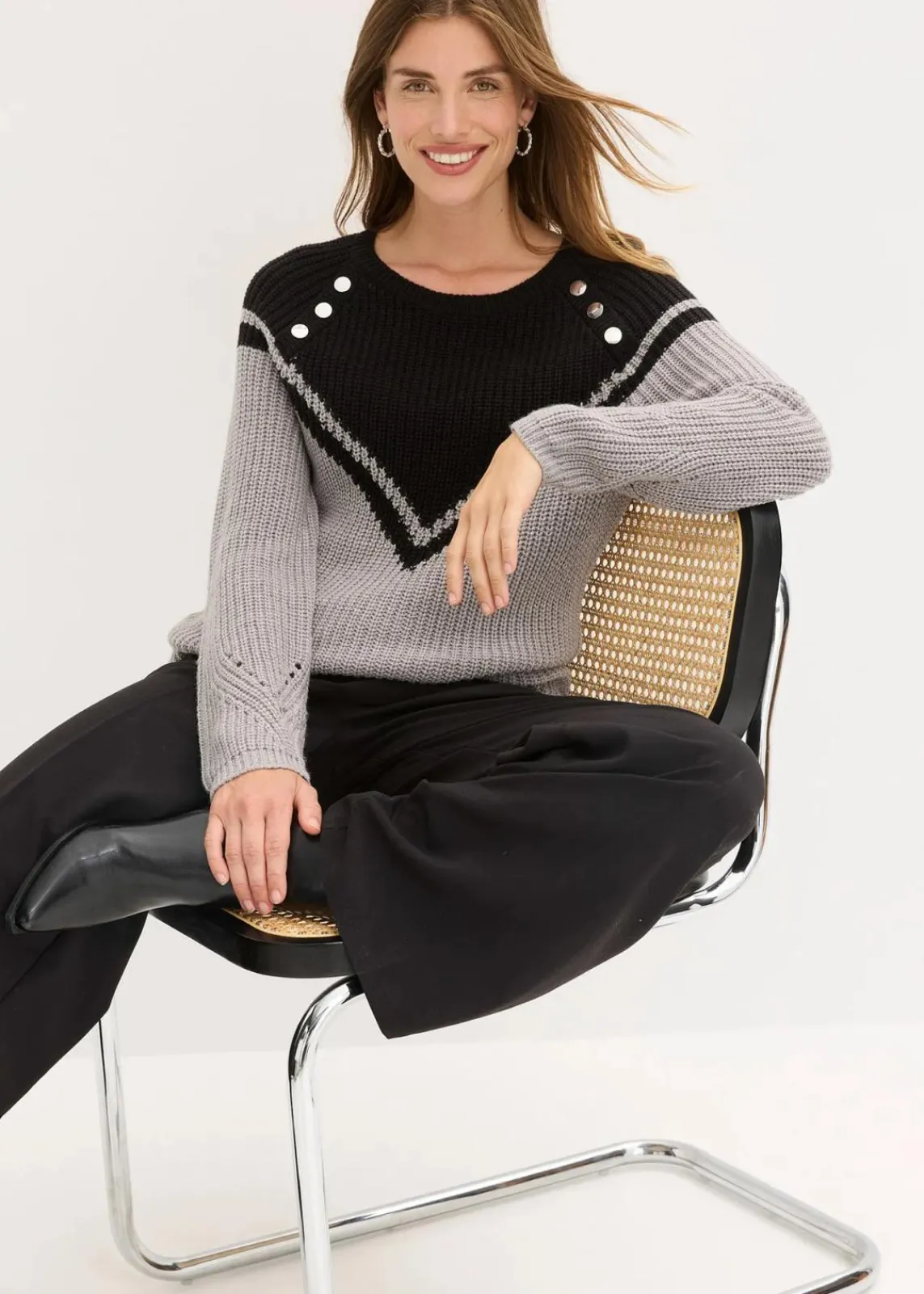 bonprix Bekleidung·Umstandsmode|Strickmode^Pullover mit Knöpfen grau meliert/schwarz
