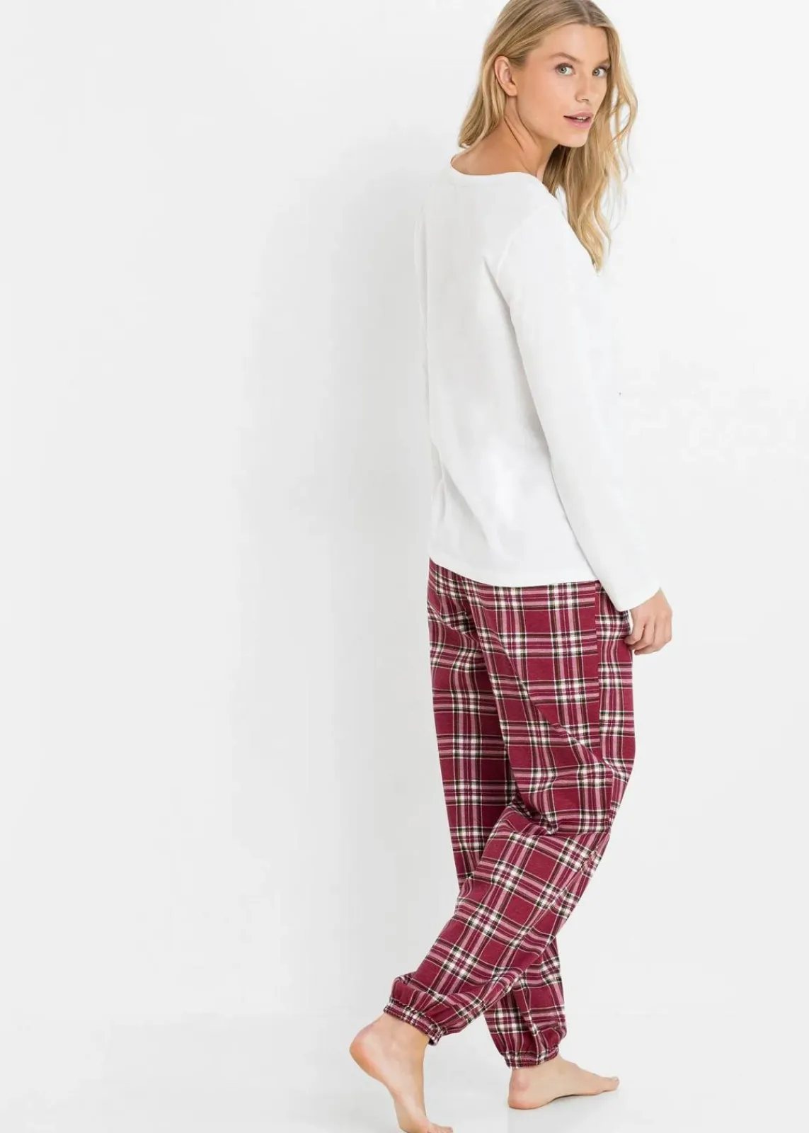 bonprix Wäsche·Nachtwäsche|Nachhaltigere Materialien^Pyjama aus reiner Bio-Baumwolle wollweiß/rot kariert