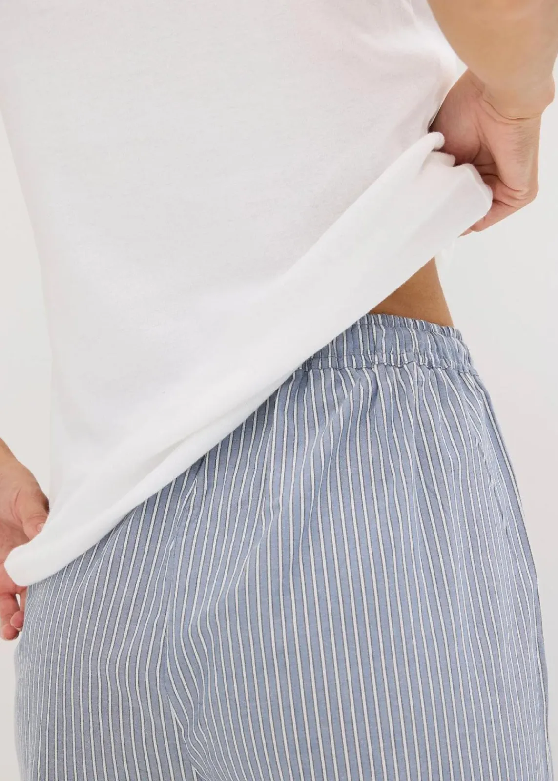 bonprix Wäsche·Nachtwäsche|Nachtwäsche^Pyjama mit Ripp Top und gewebter Hose weiß/jeansblau gestreift