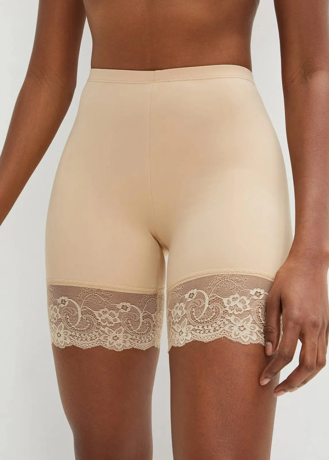bonprix Hosen|Höschen^Radler „Anti Scheuern“ aus kühlendem Polyamid mit Spitzenbein hellbeige