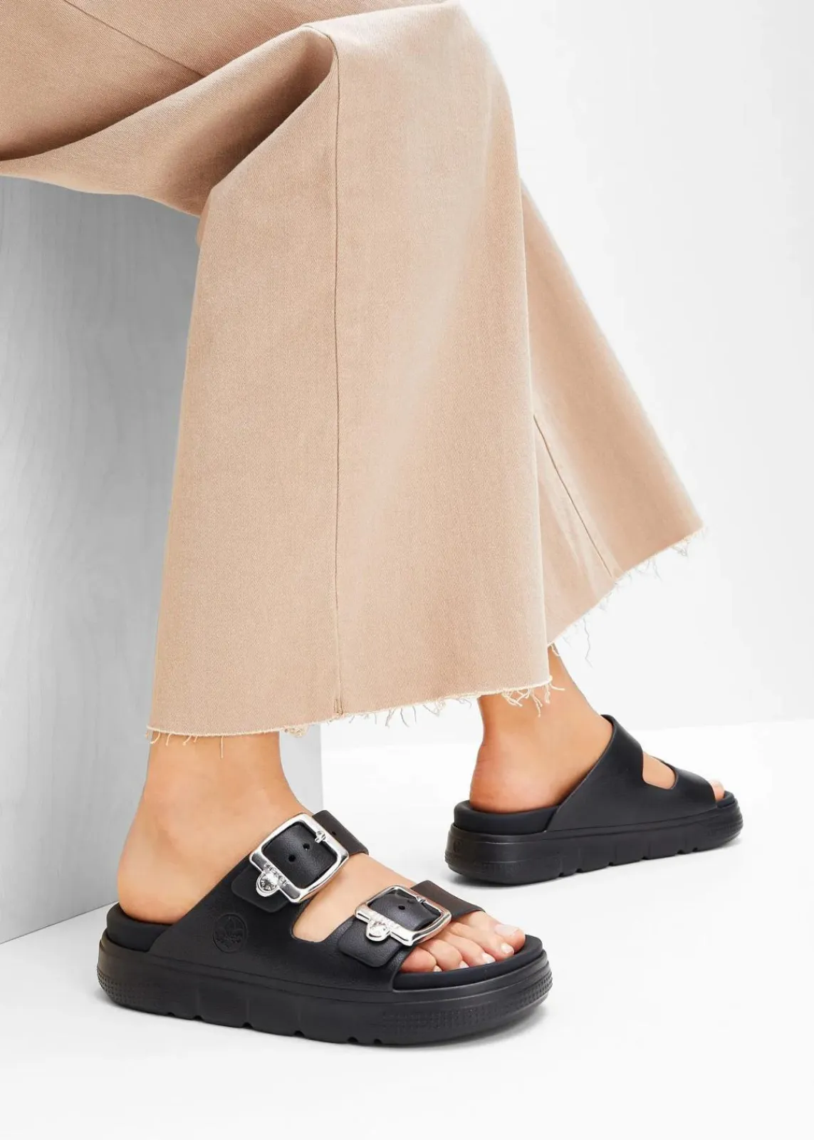 Rieker High Heels|Komfortschuhe^Komfort-Plateau-Pantoletten mit leichter Sohle schwarz