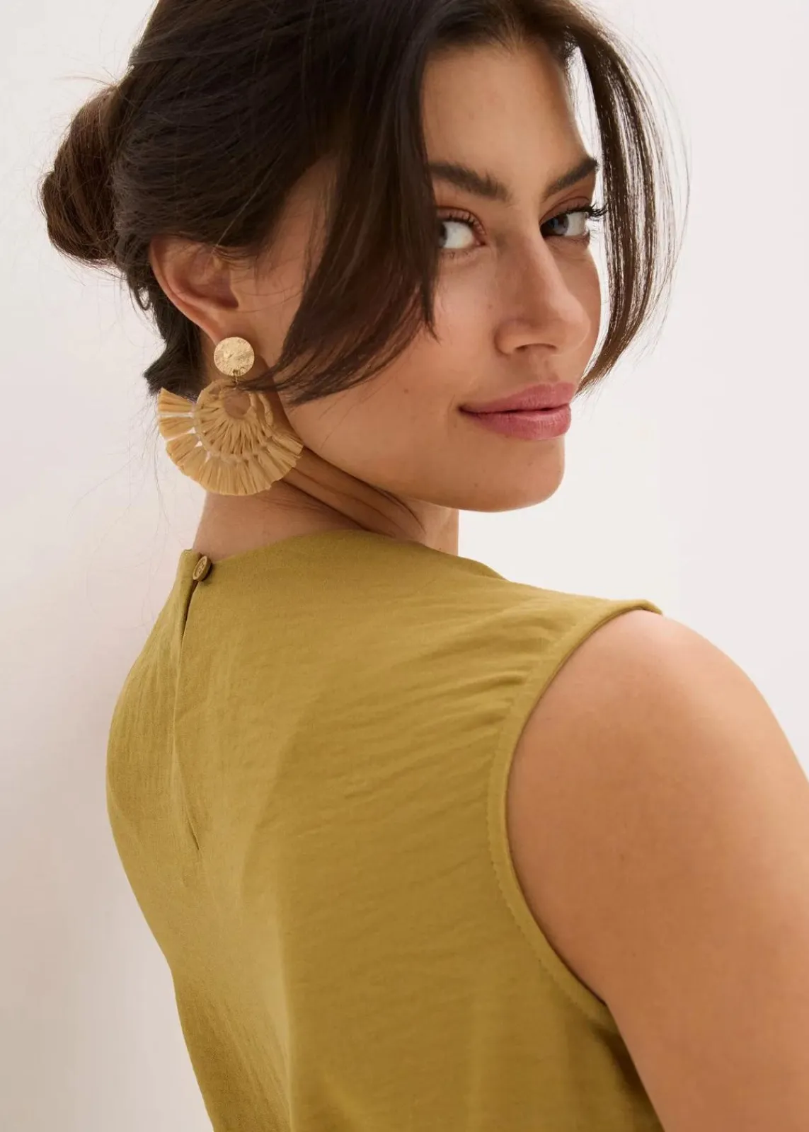 bonprix Shirts & Tops|Blusen & Tuniken^Ärmelloses Blusentop mit Knoten mattoliv