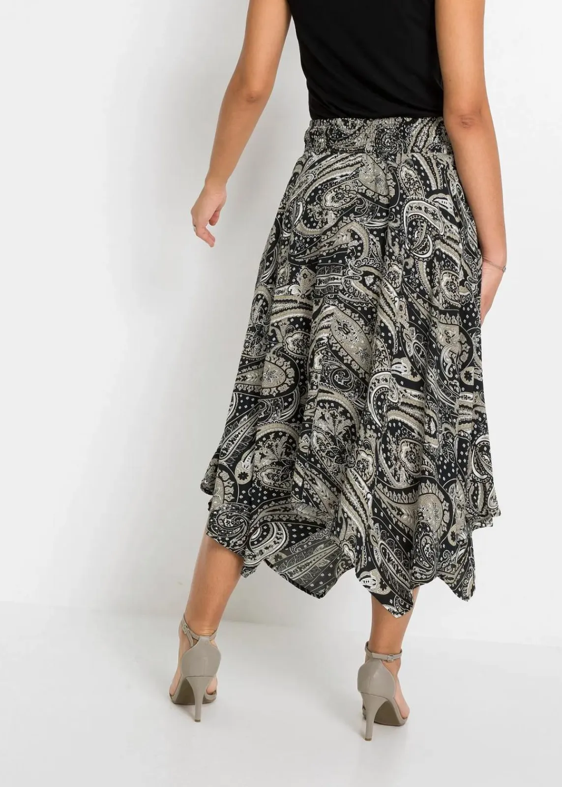 bonprix Röcke|Nachhaltigere Materialien^Rock mit asymmetrischem Saum schwarz / sandbeige paisley