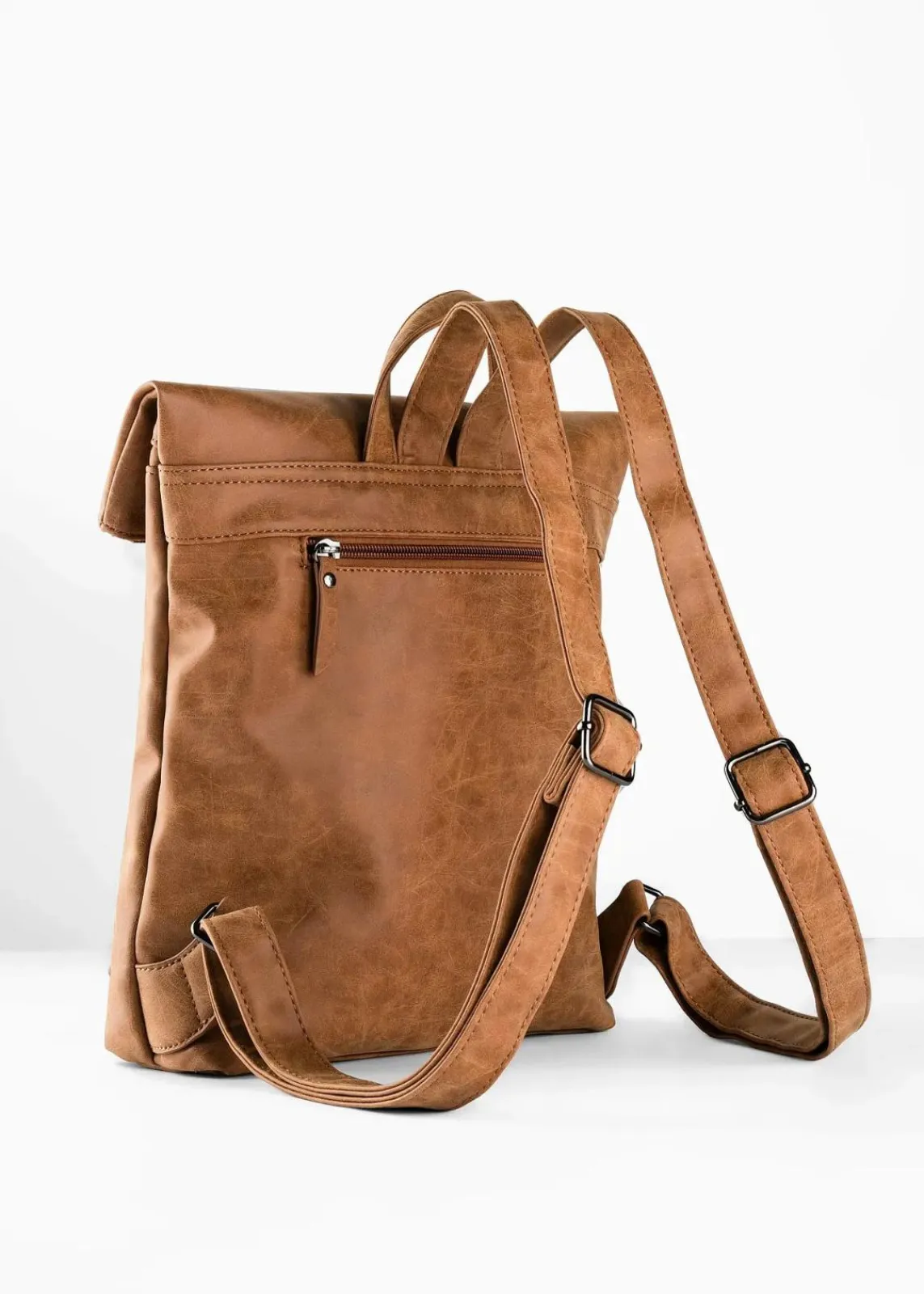 bonprix Taschen^Rucksack mit Außentasche und Schnallendetail cognac