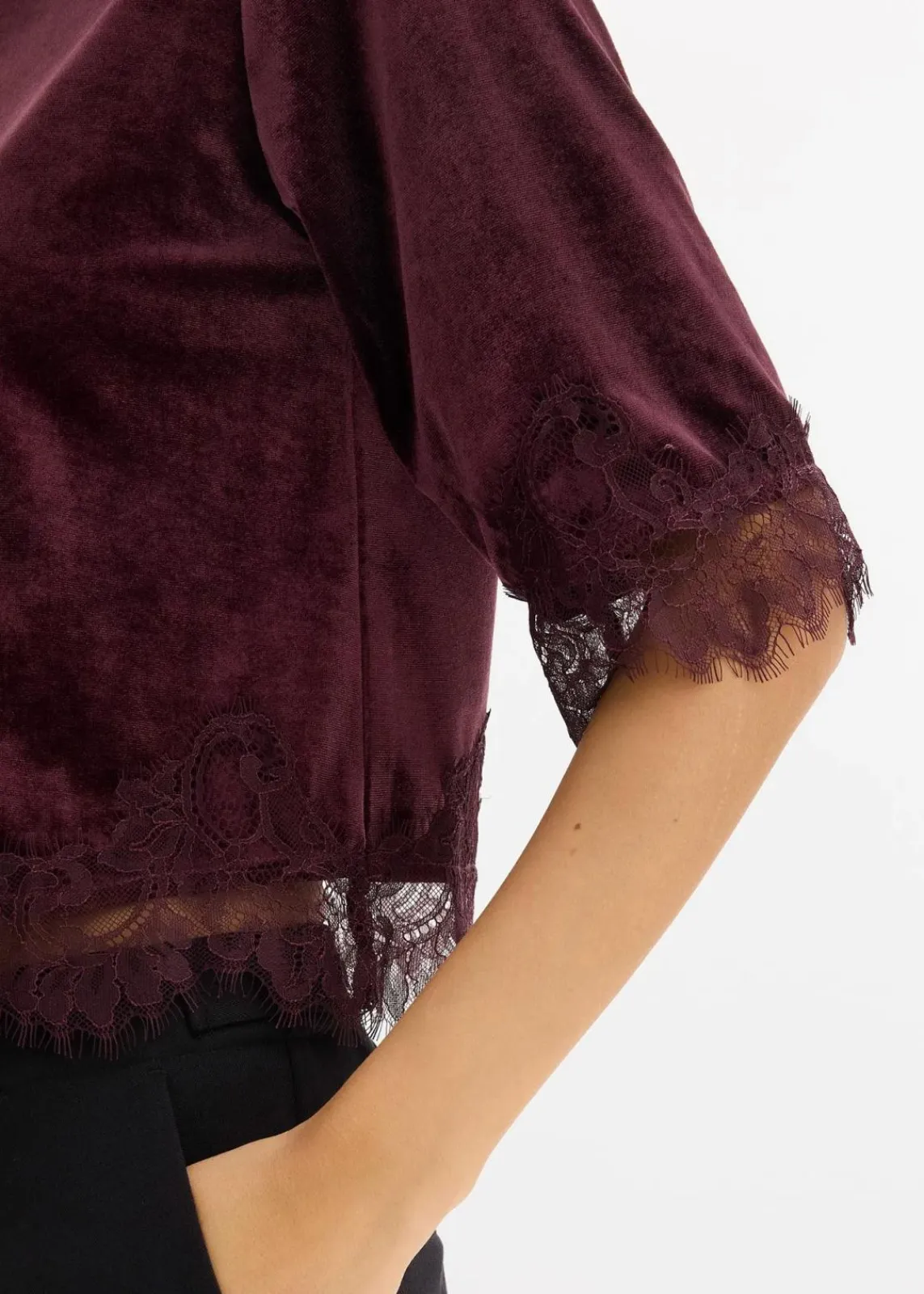 bonprix Shirts & Tops^Samtshirt mit Spitze weinrot