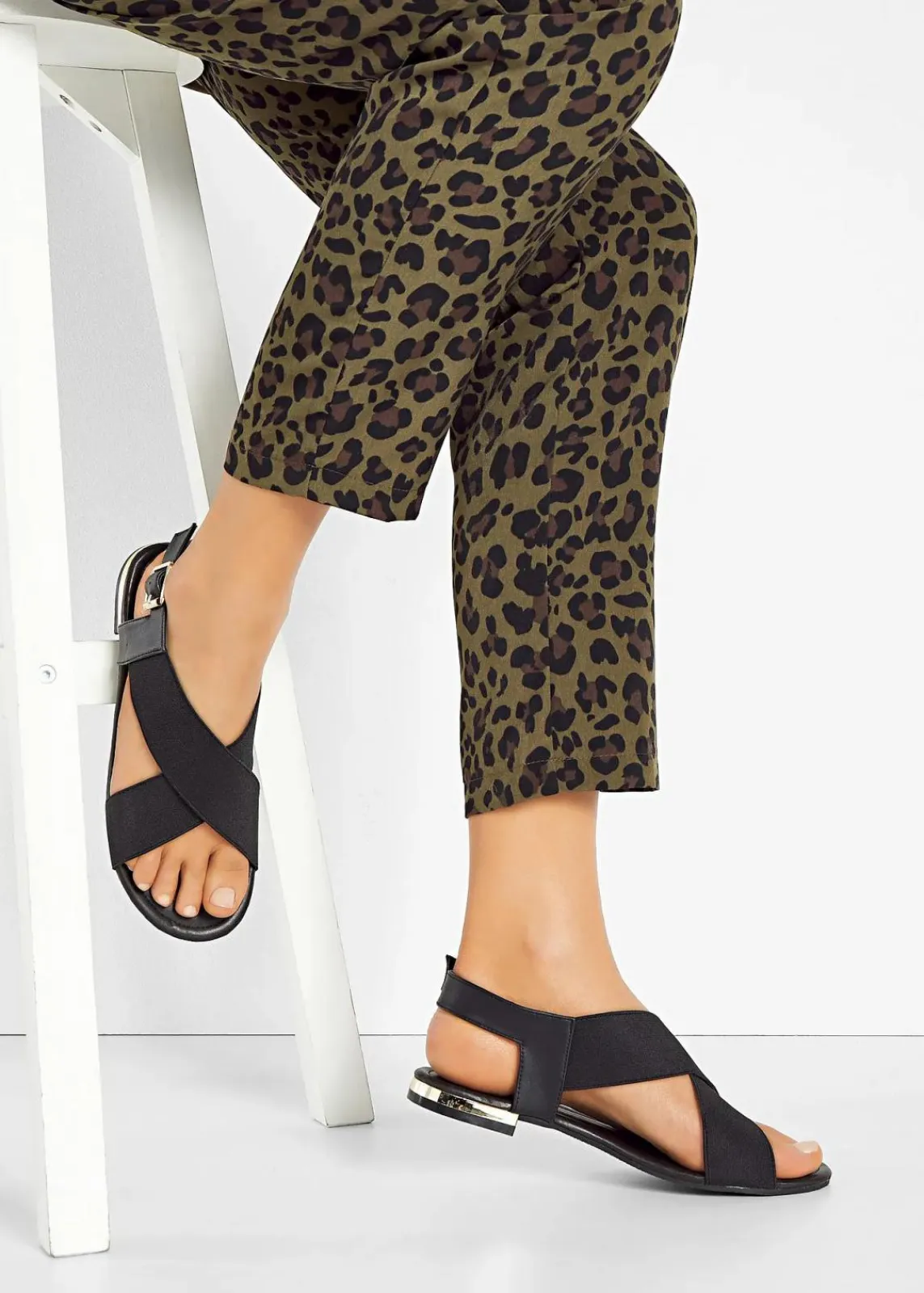 bonprix Sommerschuhe^Sandalen mit elastischen Riemen schwarz