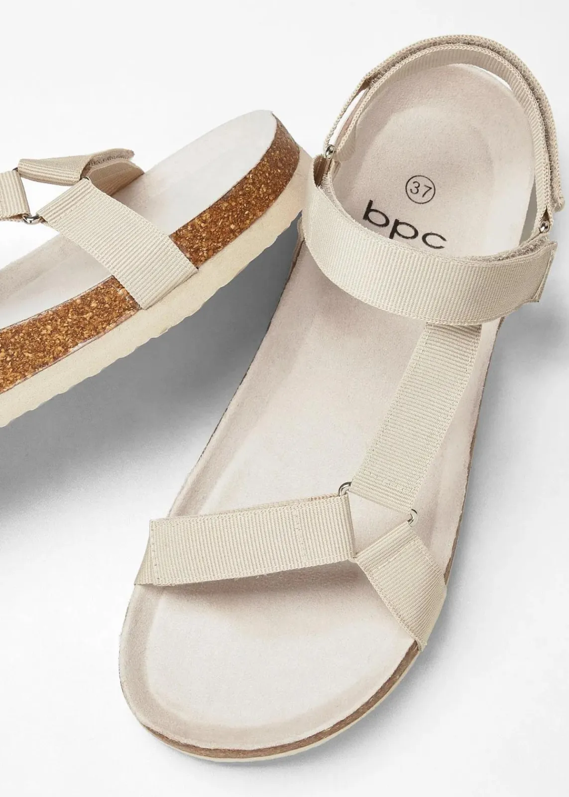 bonprix Sommerschuhe^alen mit leicht geformtem Fußbett sand