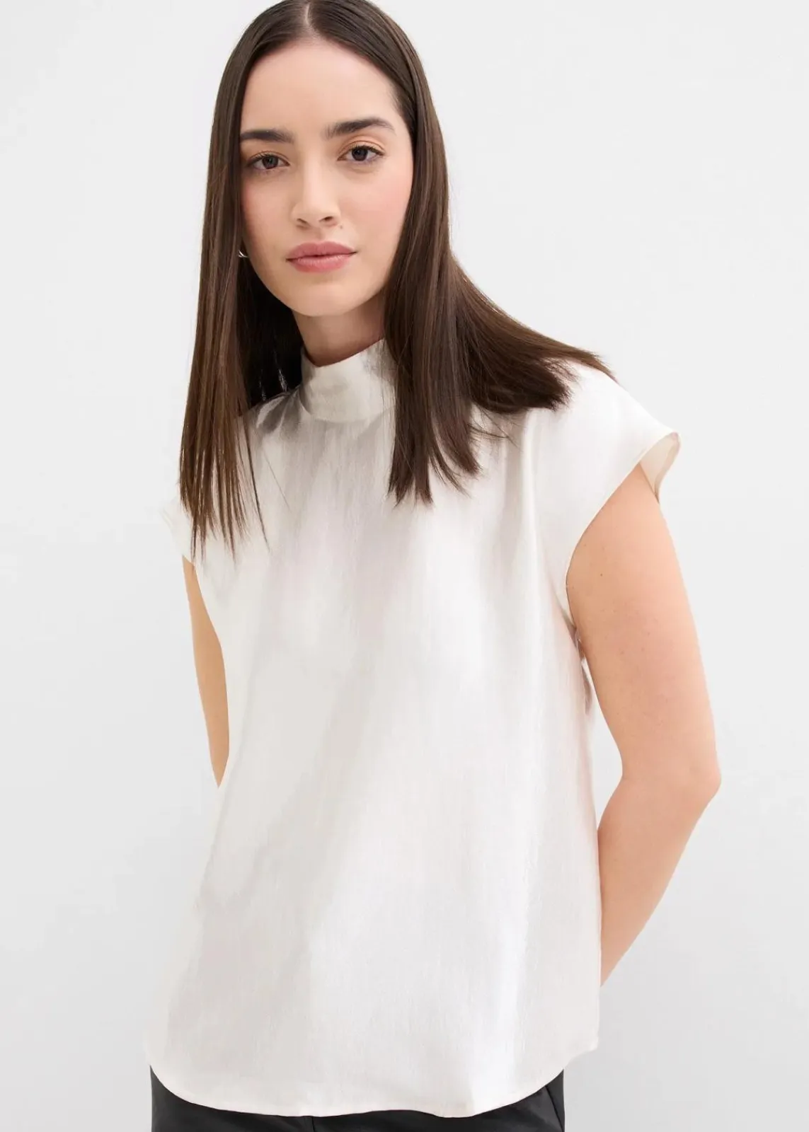bonprix Bekleidung·Jacken & Mäntel|Blusen & Tuniken^Satin Blusentop mit halbhohem Kragen perlweiß