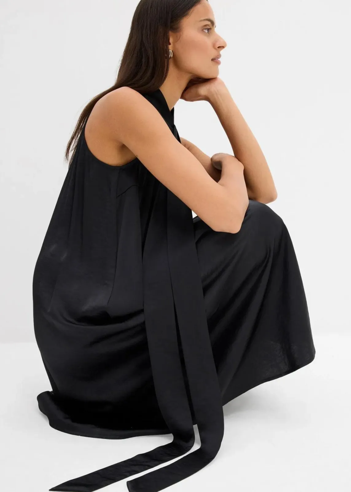bonprix Kleider|Bekleidung·Pullover & Strickjacken^Satin Midikleid aus Viskose-Mix schwarz