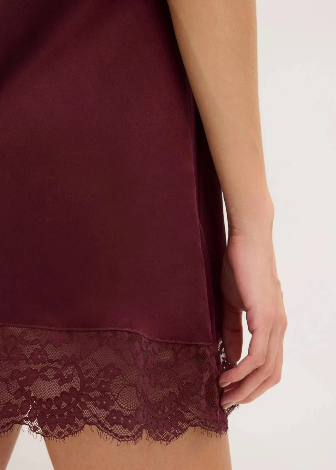 bonprix Wäsche·Corsagen & Negligés|Wäsche·Dessous^Satin Negligé mit Glanzeffekt weinrot