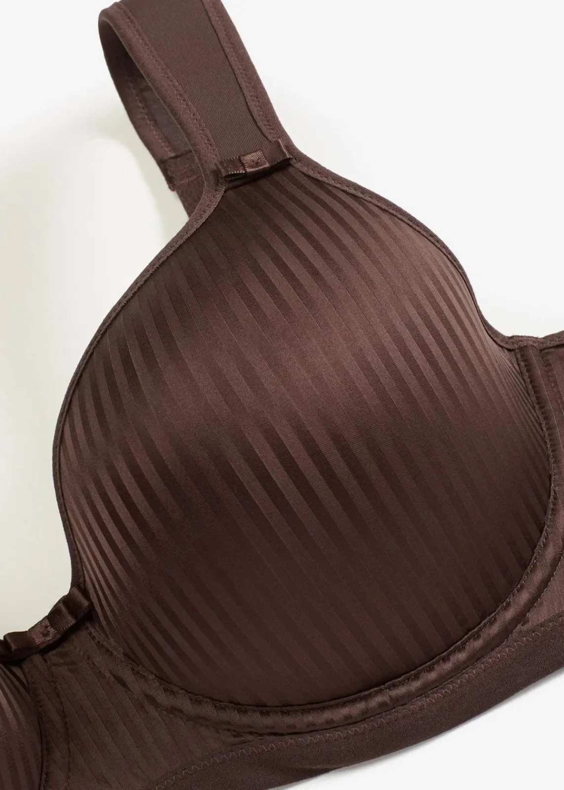 bonprix Große Cups D-H|Nachhaltigere Materialien^Schalen-BH mit geolsterten Tägern und Glanzeffekt dunkelbraun gestreift