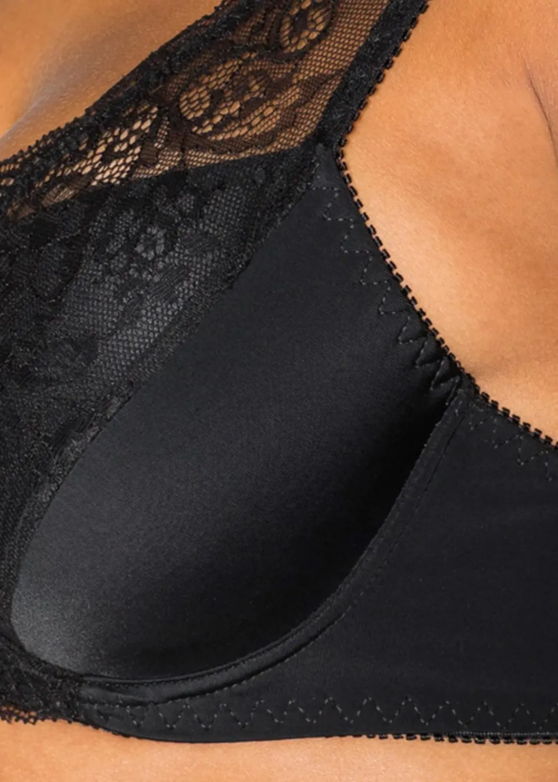 bonprix Große Cups D-H|Bhs^Schalen-BH mit zarter Spitze schwarz