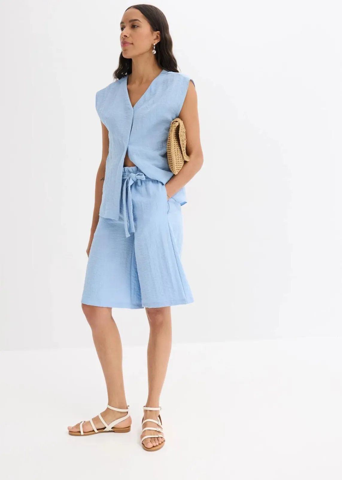 bonprix Nachhaltigere Materialien|Hosen^Schlupf-Bermuda aus Viskose-Mix hellblau