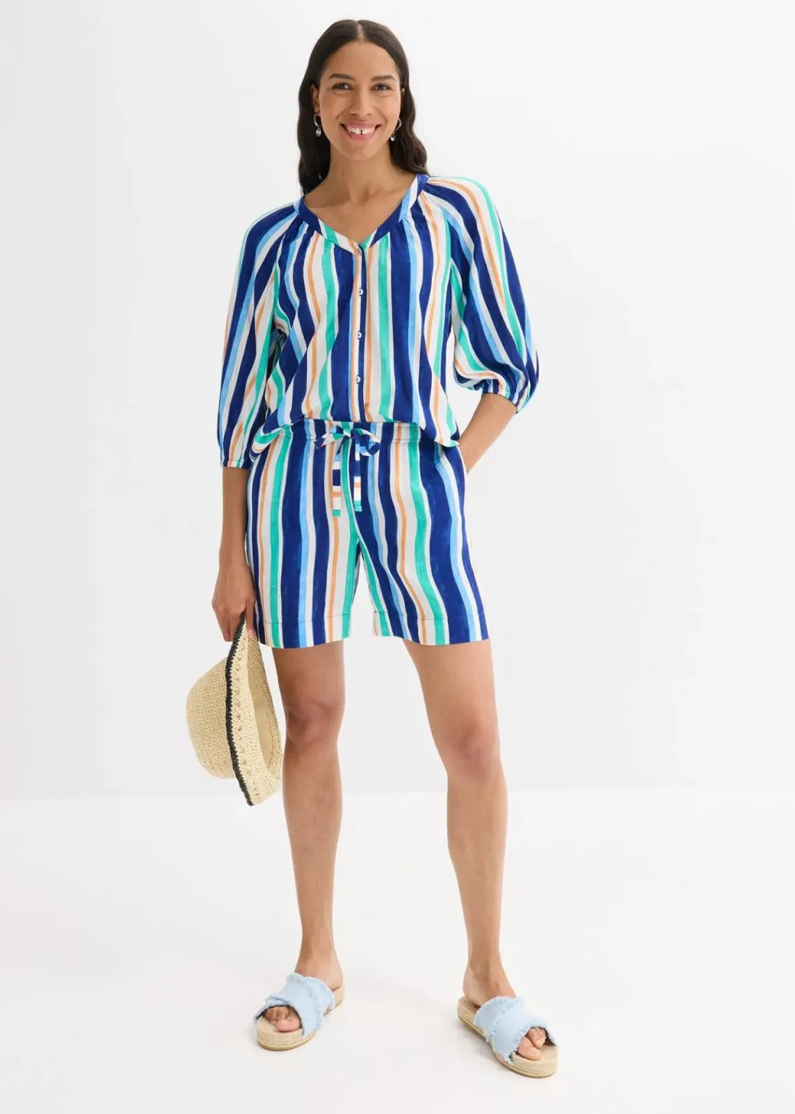 bonprix Nachhaltigere Materialien|Hosen^Schlupf-Shorts aus feiner Viskose arktikblau/hellblau/weiß gestreift