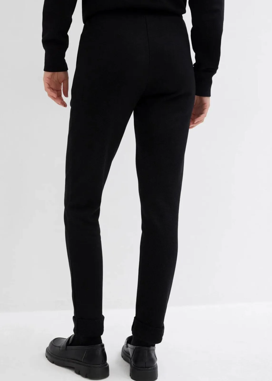 bonprix Bekleidung·Röcke|Bekleidung·Blusen & Tuniken^Schmale Jogginghose schwarz