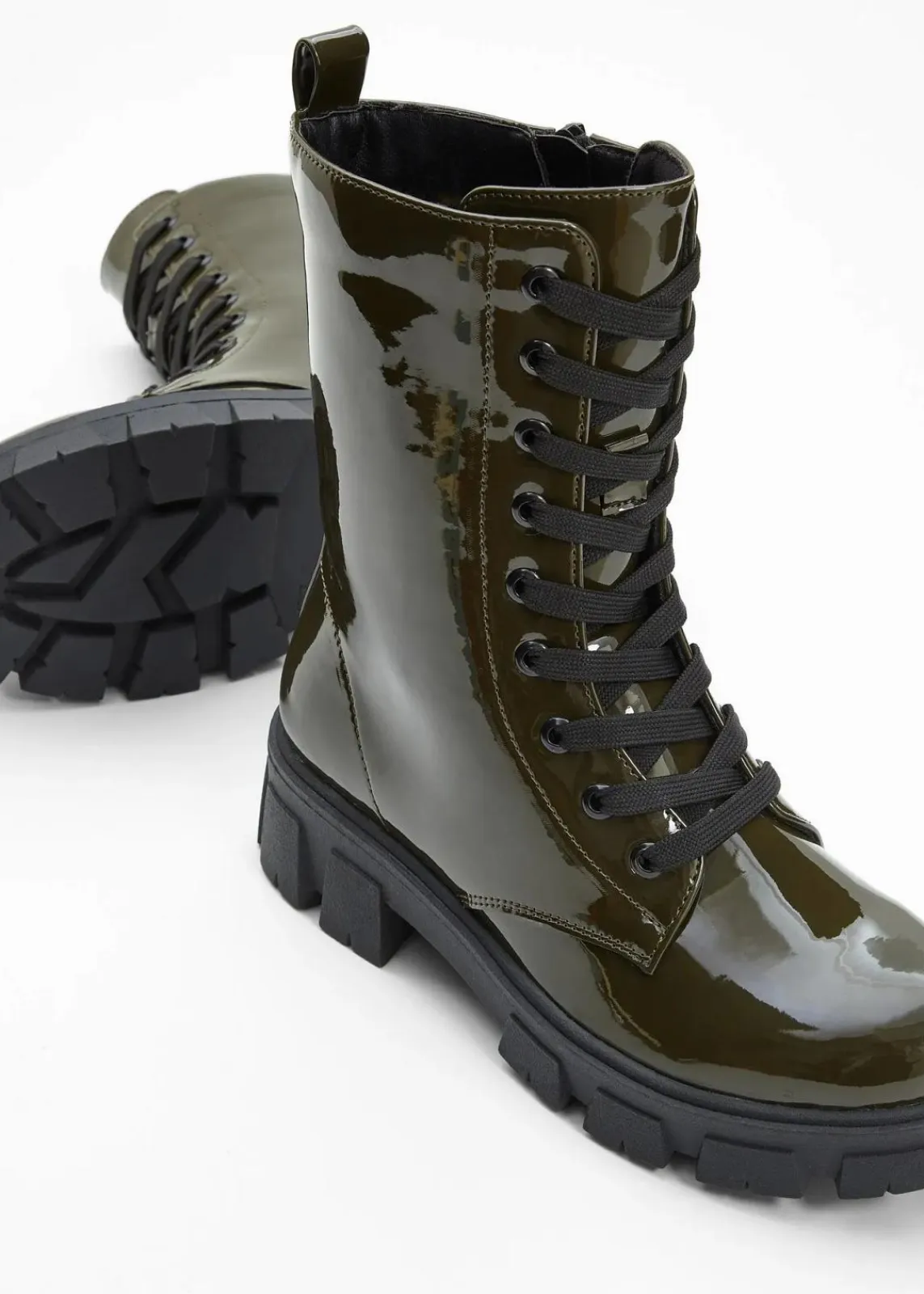 bonprix Boots^Schnürboots in Lack-Optik dunkeloliv