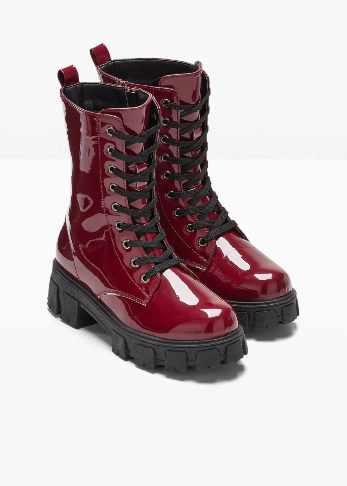 bonprix Boots^Schnürboots in Lack-Optik ahornrot lack