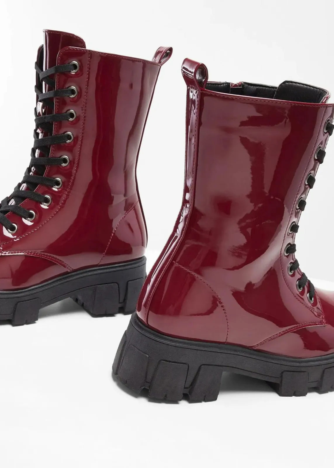 bonprix Boots^Schnürboots in Lack-Optik ahornrot lack