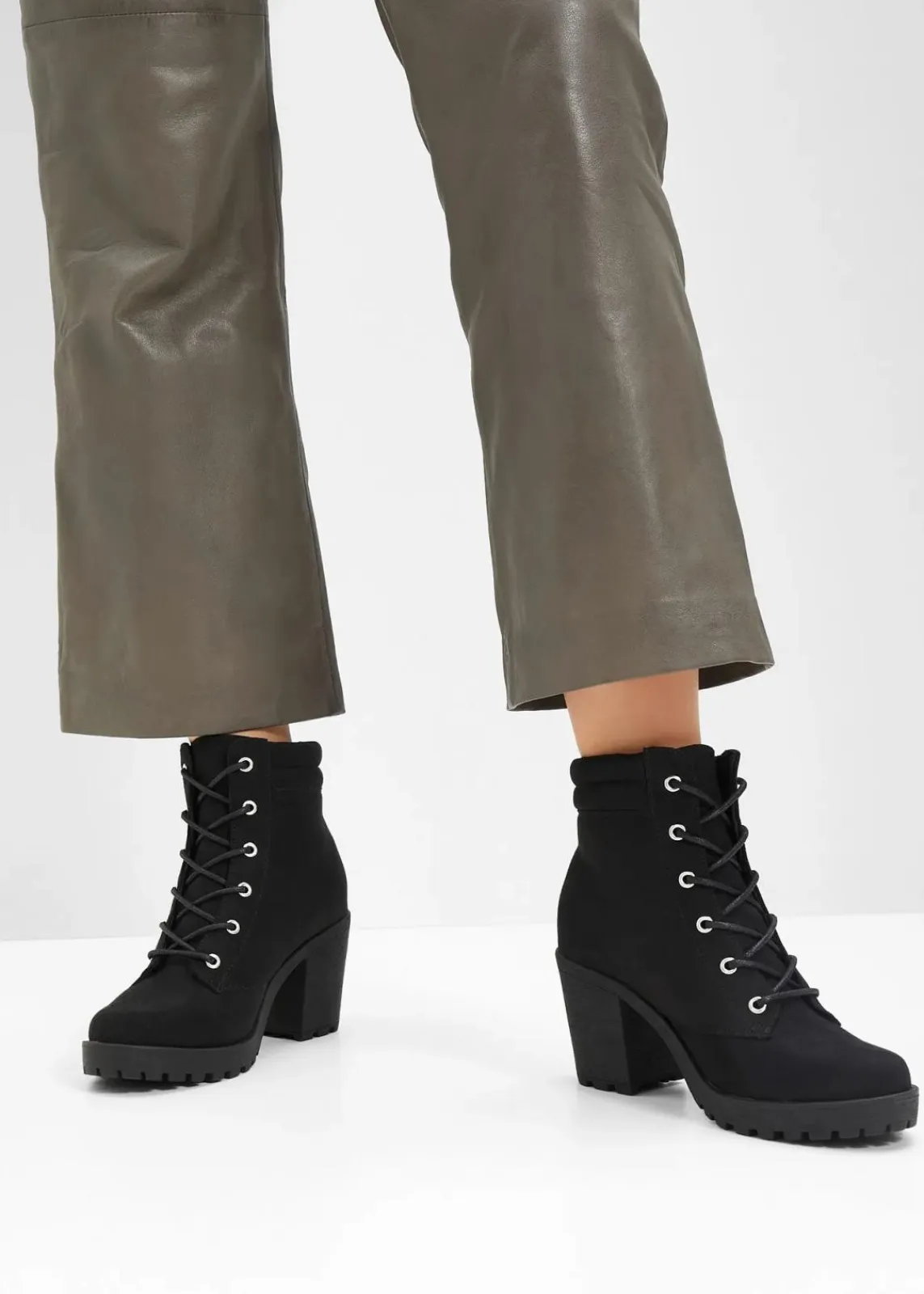 bonprix Boots^Schnürboots mit Blockabsatz schwarz