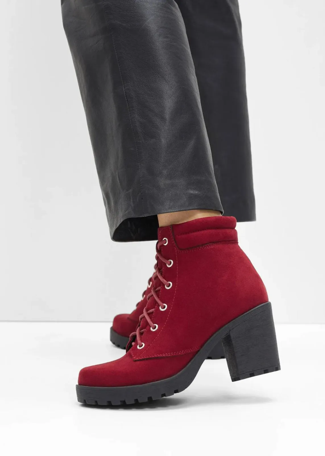 bonprix Boots^Schnürboots mit Blockabsatz dunkelrot