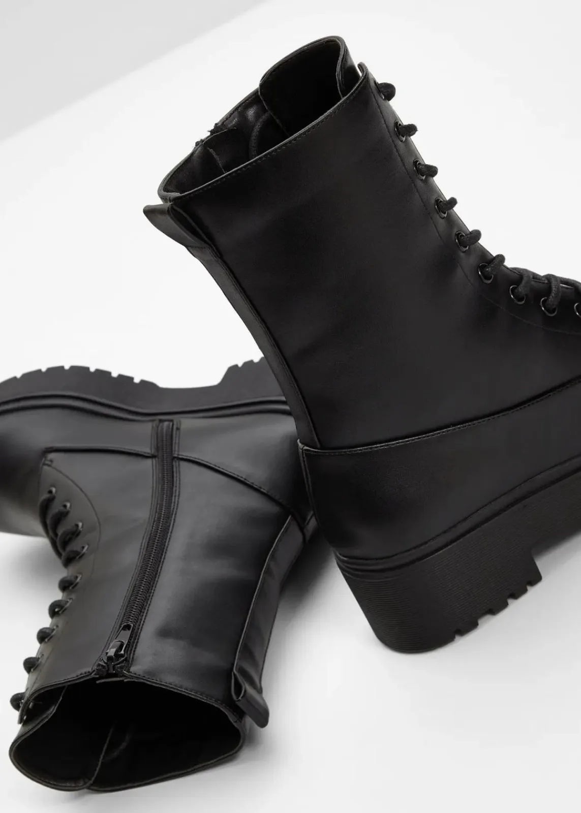 bonprix Boots^Schnürboots mit Plateau-Sohle schwarz