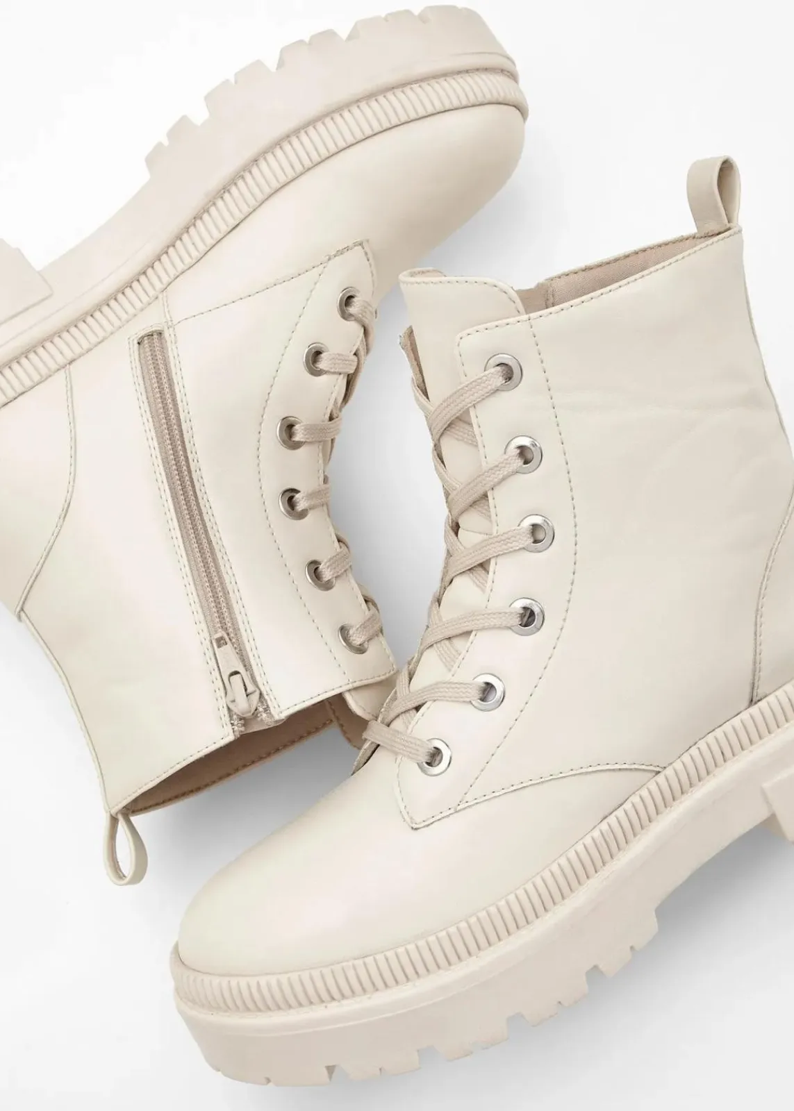 bonprix Boots^Schnürboots mit Profilsohle beige