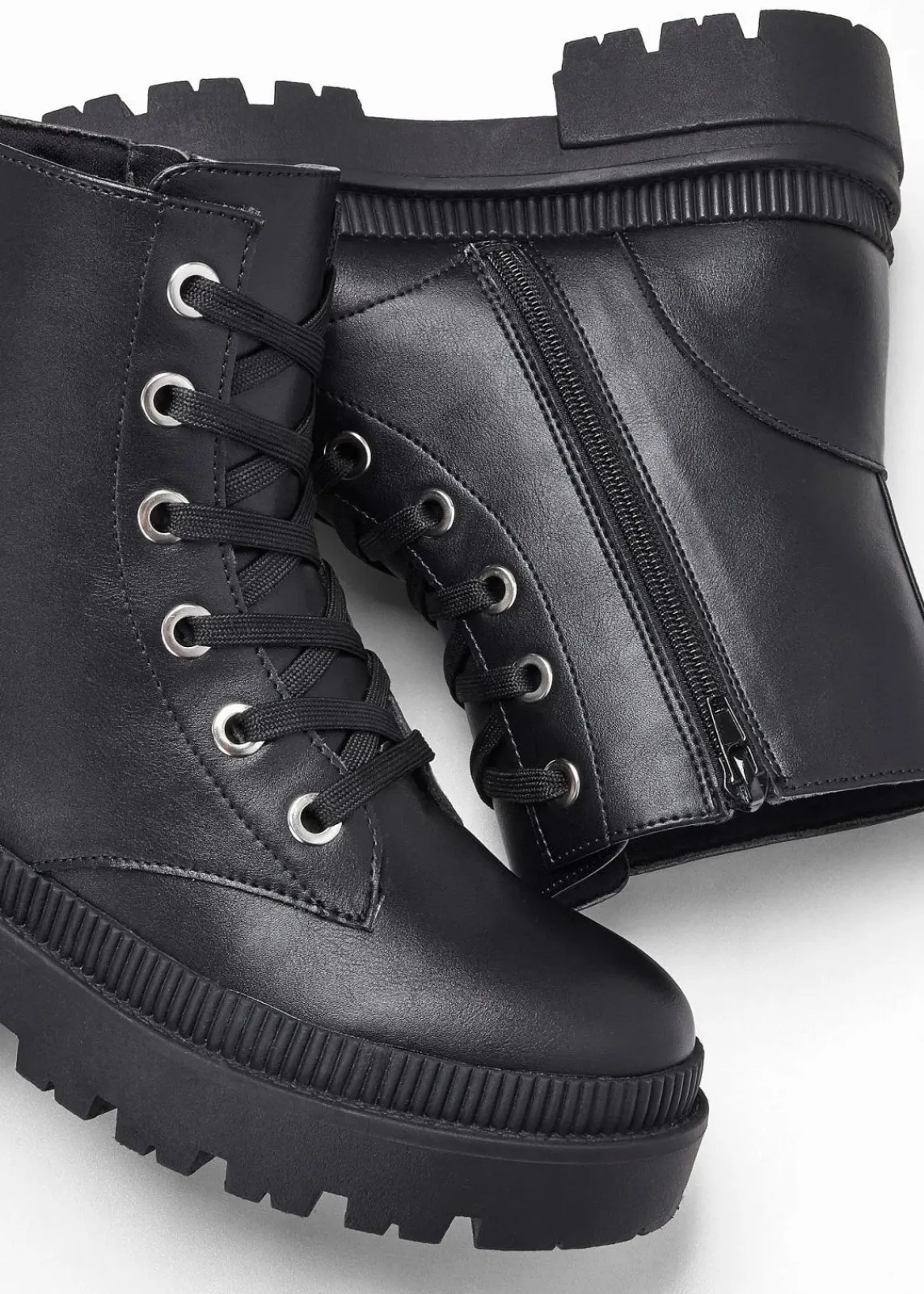 bonprix Boots^Schnürboots mit Profilsohle schwarz