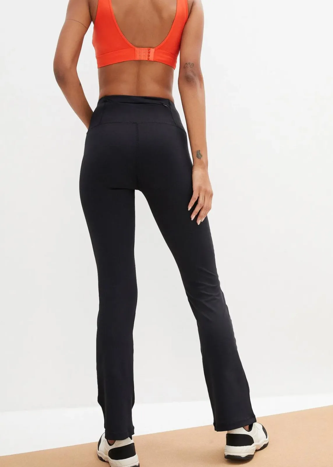 bonprix Bekleidung·Sweat|Bekleidung·Kleider^Shaping Sport-Hose mit Tasche, ausgestellt schwarz