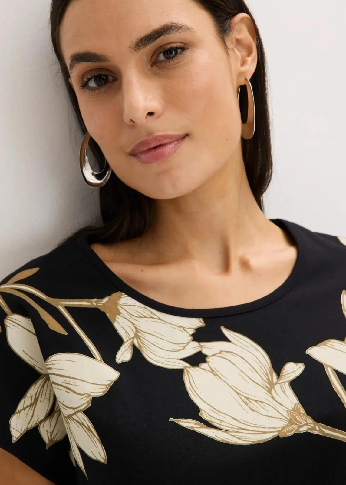 bonprix Nachhaltigere Materialien|Shirts & Tops^Shirt schwarz/hellsand/camel floral
