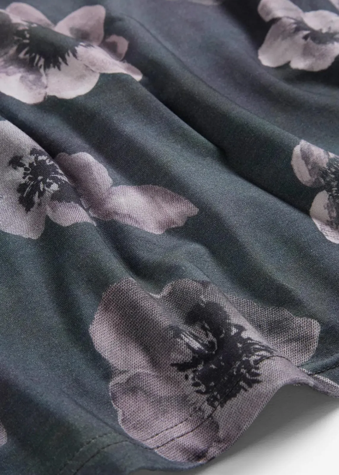 bonprix Shirts & Tops|Nachhaltigere Materialien^Shirt aus softem Viskose-Mix anthrazit geblümt