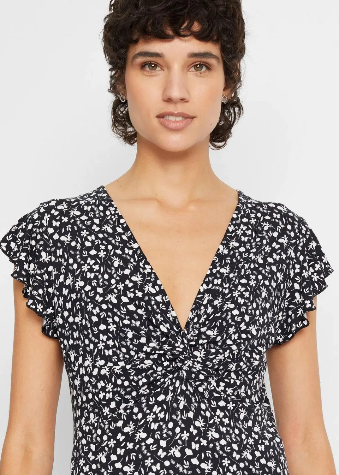 bonprix Shirts & Tops|Nachhaltigere Materialien^Shirt aus Viskose-Mix schwarz/weiß geblümt