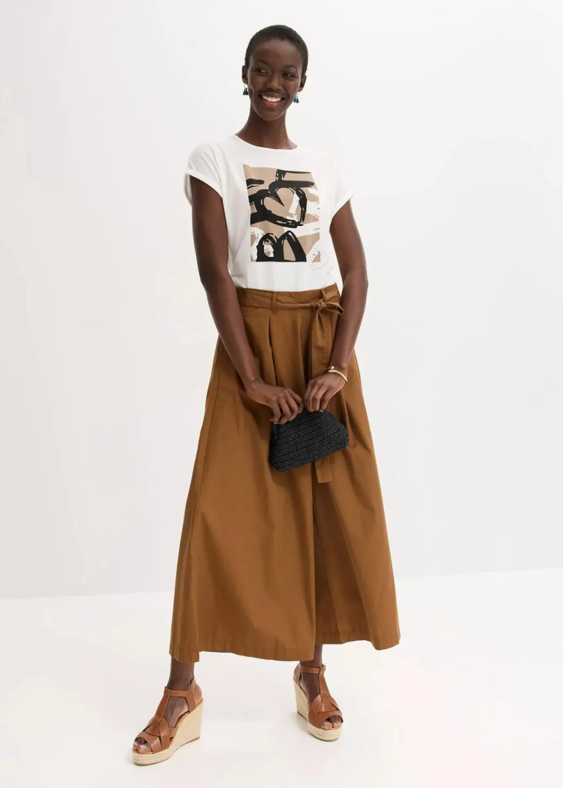 bonprix Shirts & Tops^Shirt mit Viskose und Glitzersteinen wollweiß/taupe bedruckt