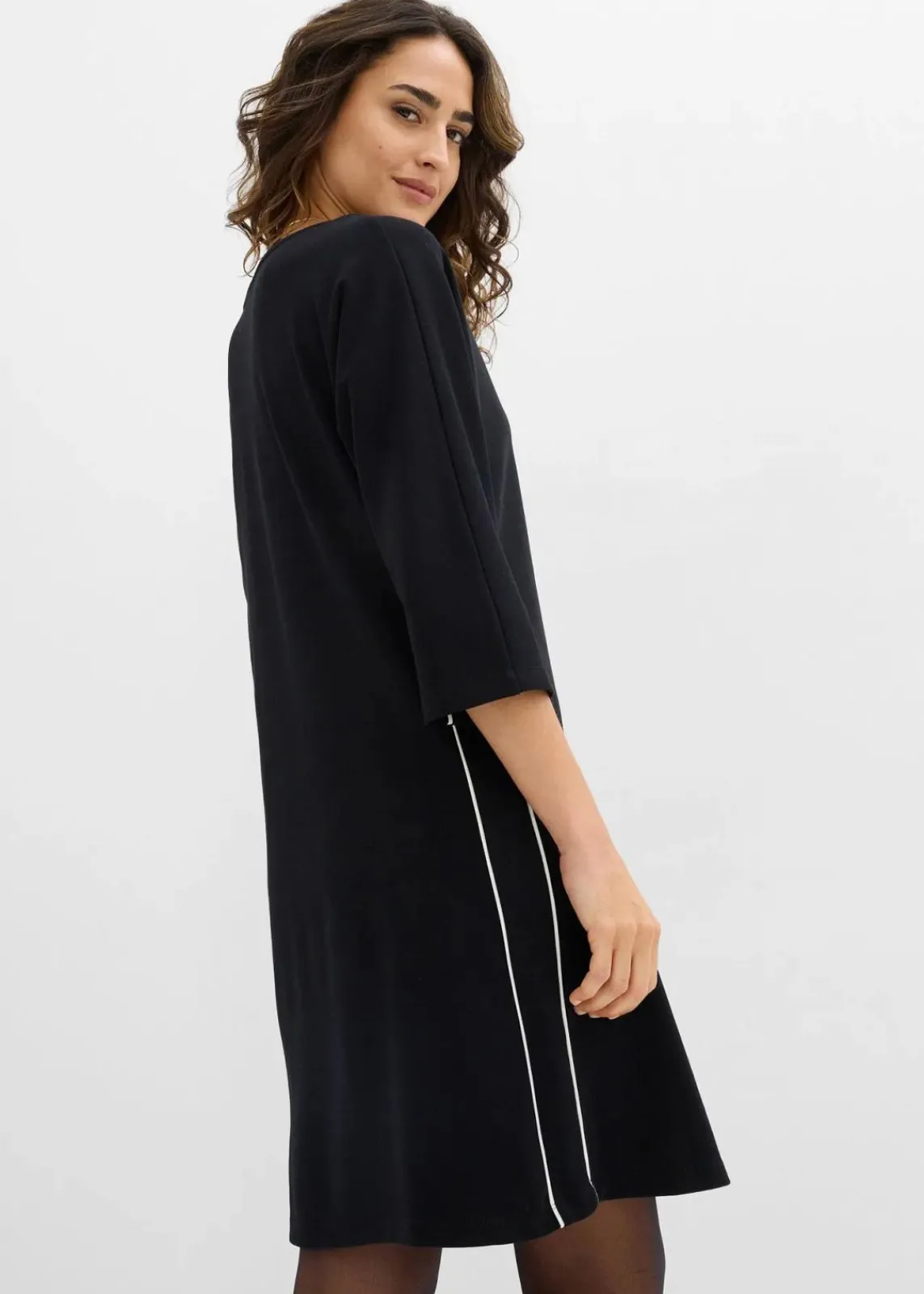 bonprix Bekleidung·Pullover & Strickjacken|Nachhaltigere Materialien^Shirtkleid aus Bio Bauwolle mit Kontrastpiping schwarz
