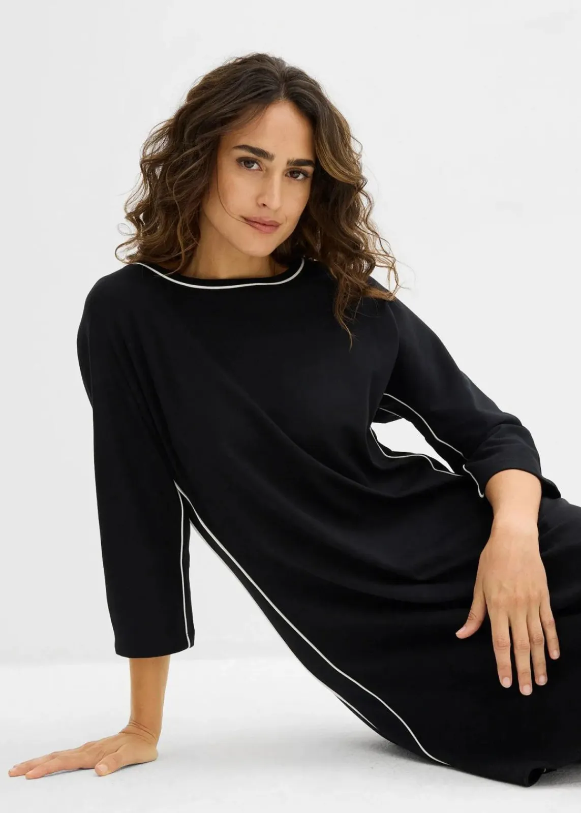 bonprix Bekleidung·Pullover & Strickjacken|Nachhaltigere Materialien^Shirtkleid aus Bio Bauwolle mit Kontrastpiping schwarz