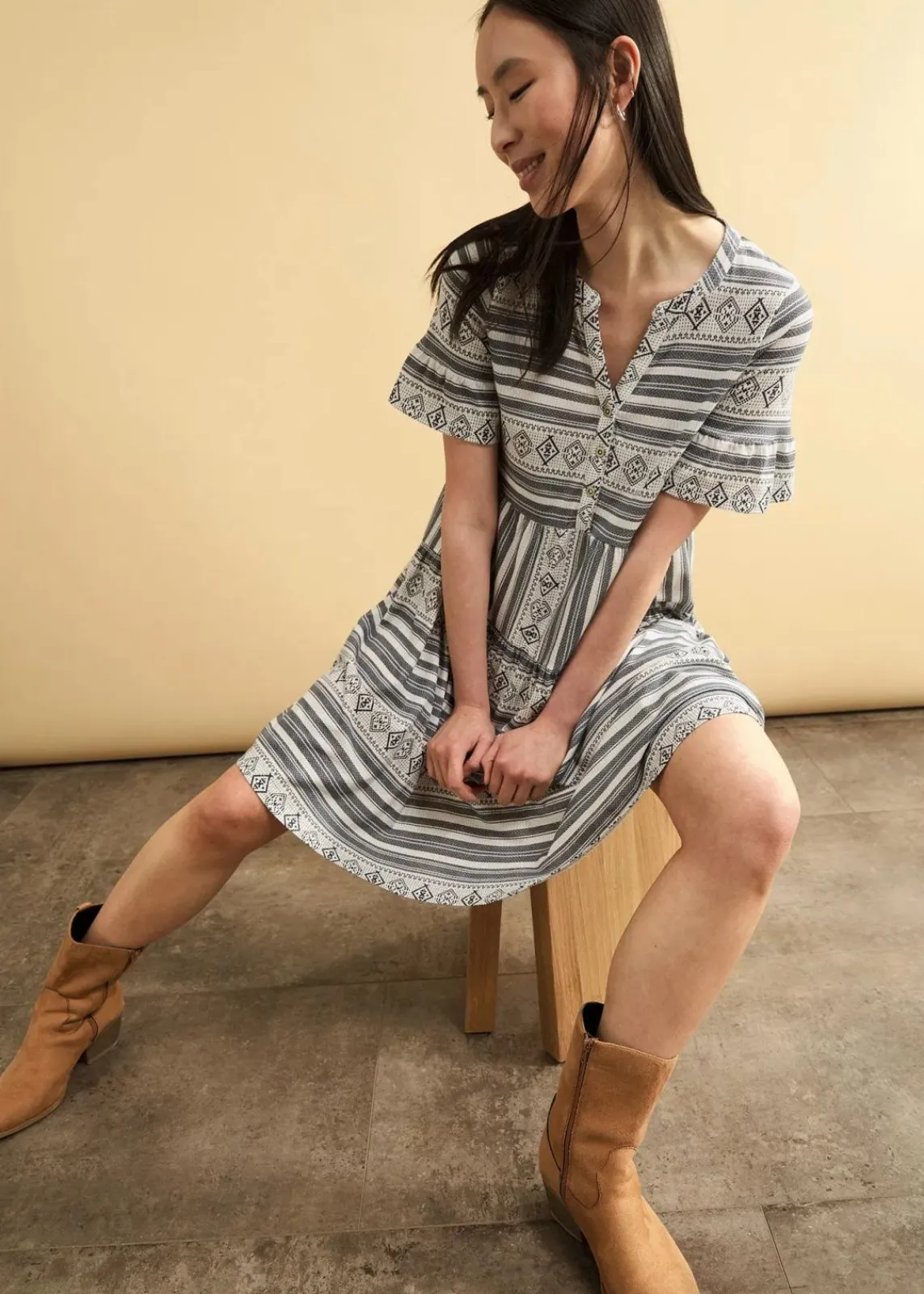 bonprix Bekleidung·Pullover & Strickjacken|Kleider^Shirtkleid aus fließendem Viskose-Mix weiß/dunkelblau bedruckt