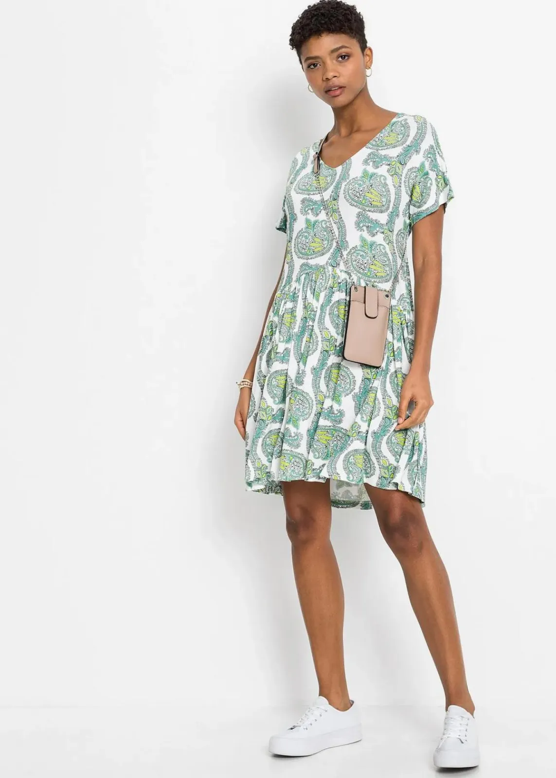 bonprix Nachhaltigere Materialien|Kleider^Shirtkleid aus fließendem Viskose-Elasthan-Mix weiß/türkis paisley