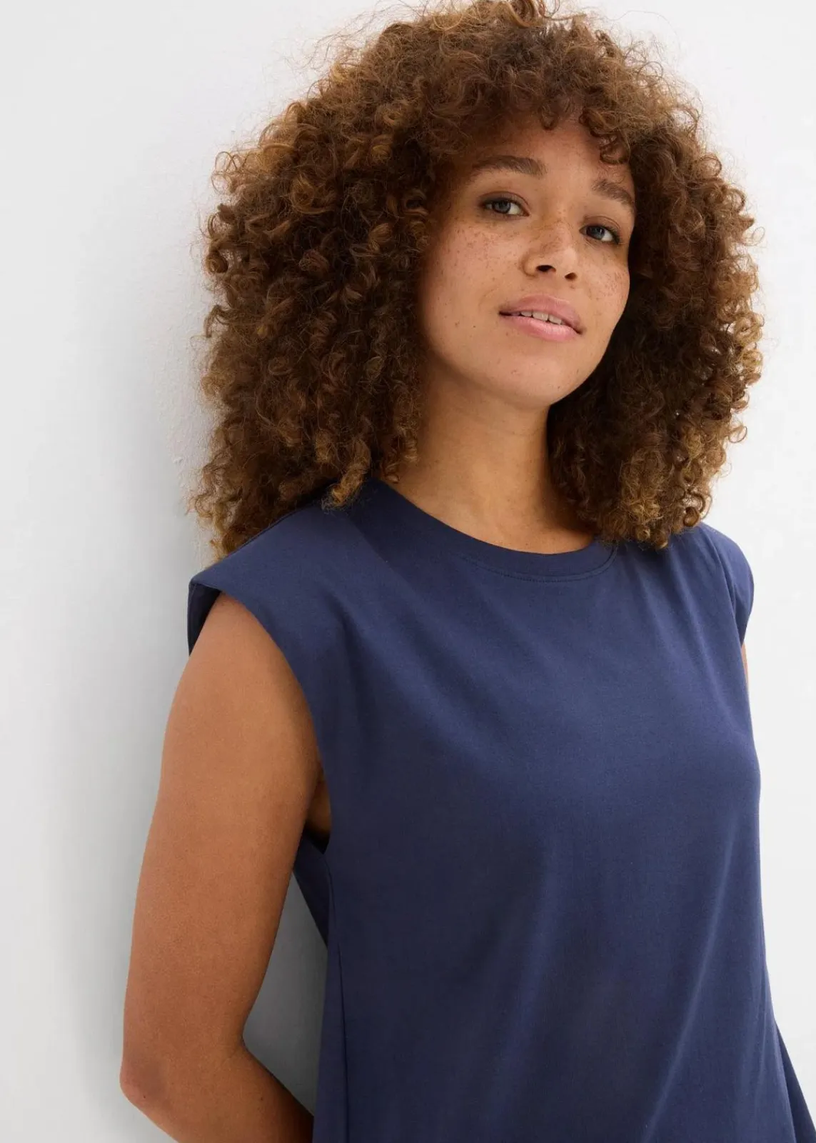 bonprix Nachhaltigere Materialien|Kleider^Shirtkleid mit Schulterpolstern aus reiner Bio-Baumwolle dunkelblau