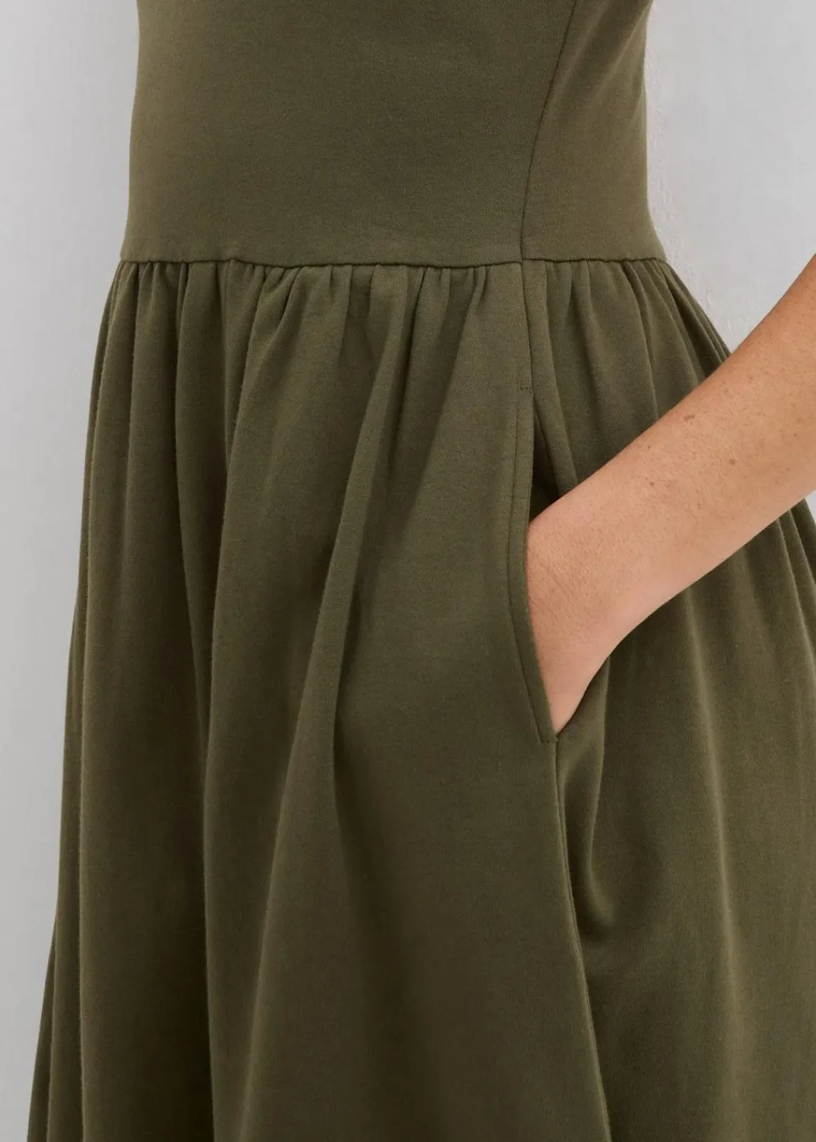 bonprix Kleider|Bekleidung·Pullover & Strickjacken^Shirtkleid mit Taschen aus reiner Baumwolle dunkeloliv