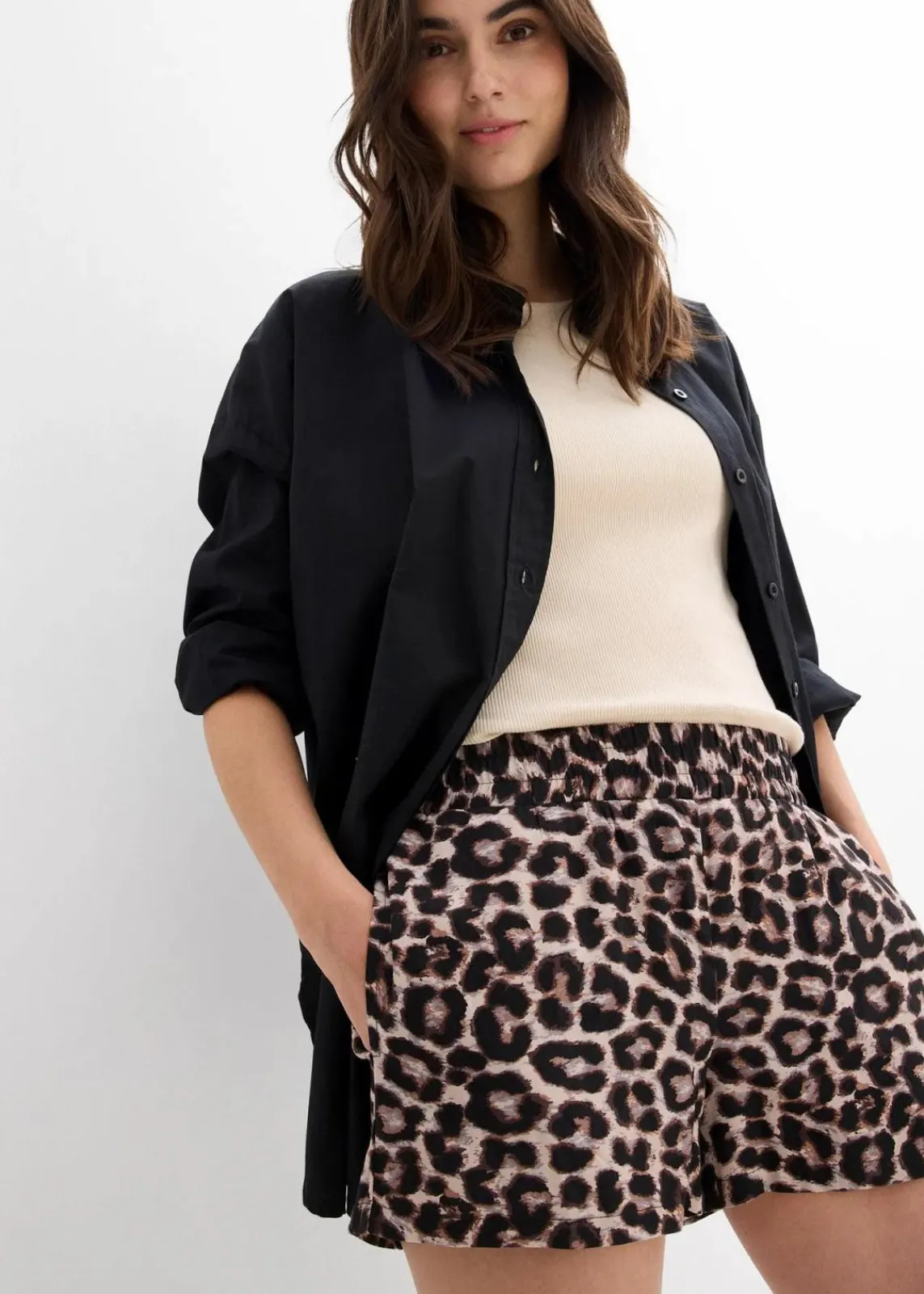 bonprix Bekleidung·Outdoorbekleidung|Bekleidung·Kleider^Shorts mit elastischem Bund beige leo bedruckt