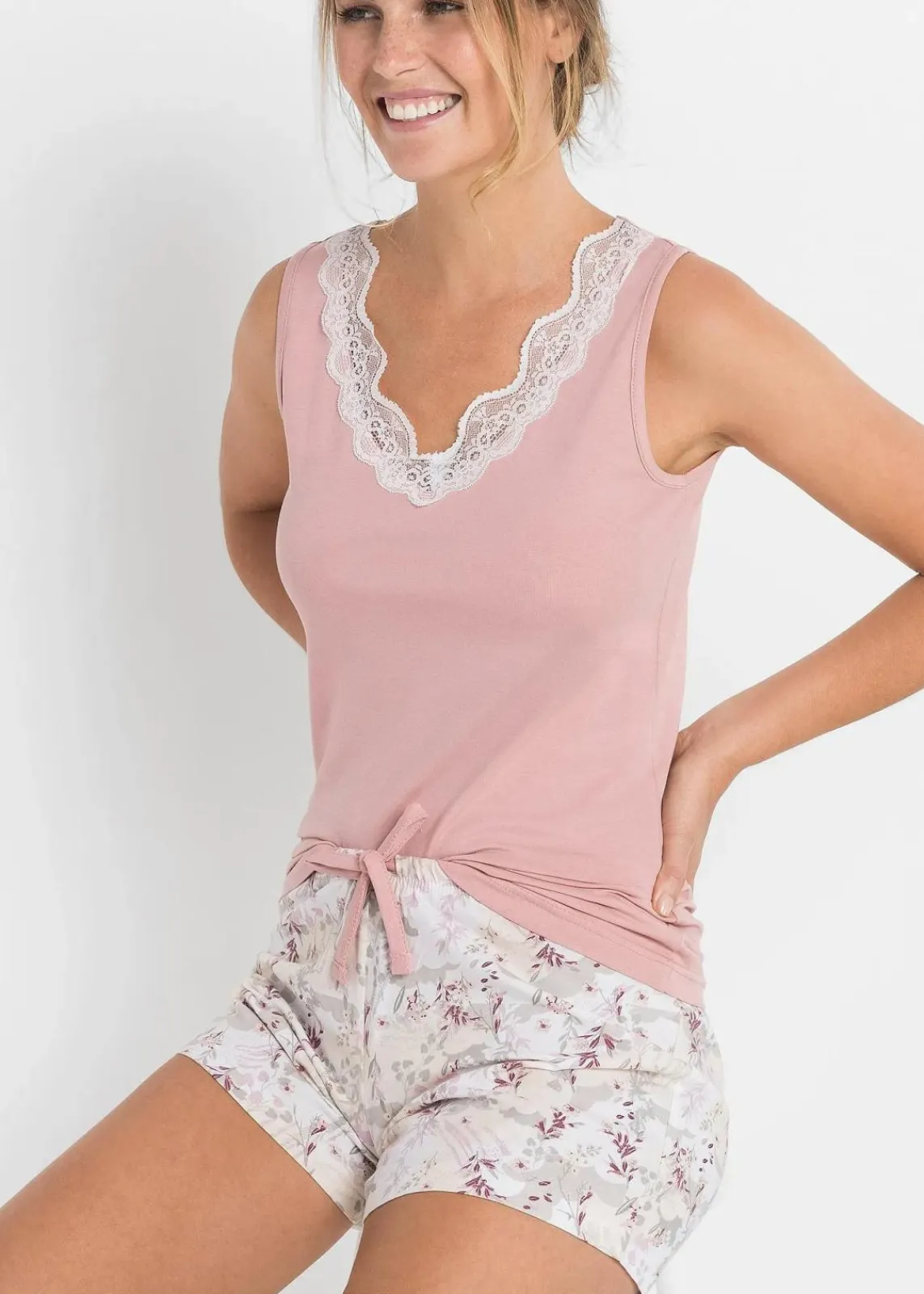 bonprix Wäsche·Nachtwäsche|Nachtwäsche^Shorty mit feiner Spitze rosenholz bedruckt