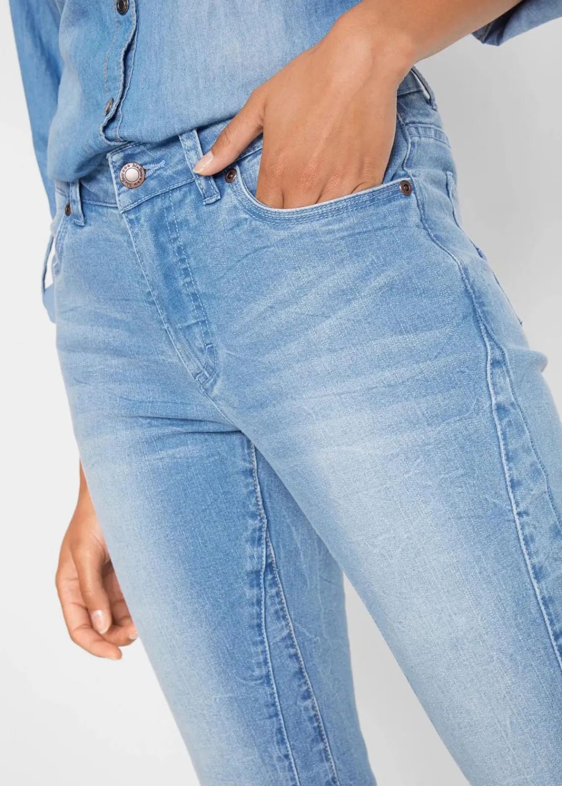 bonprix Bekleidung·Shirts & Tops|Jeans^Slim-Fit-Jeans Mid Waist, cropped hellblau used