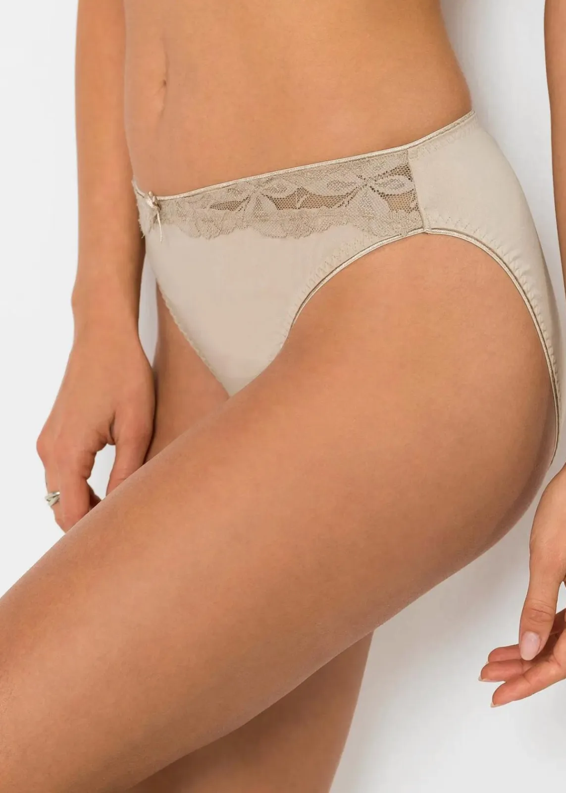 bonprix Nachhaltigere Materialien|Höschen^Slip mit Spitze (3er Pack) schwarz + weiß + kreidebeige