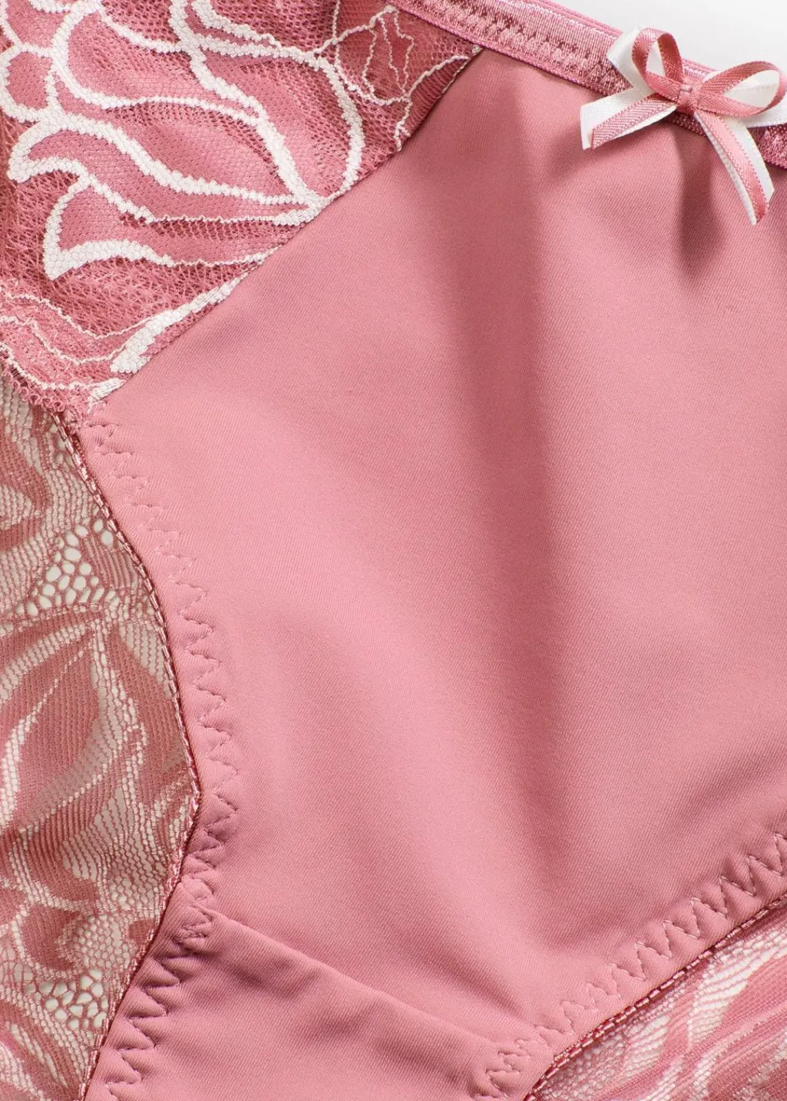 bonprix Wäsche·Dessous|Wäsche·Höschen^Slip mit zarter Spitze beerensorbet/wollweiß