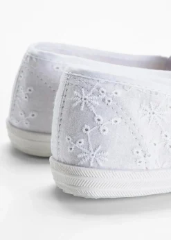 bonprix Slipper & Halbschuhe|Sommerschuhe^Slipper mit Lockstickerei weiß