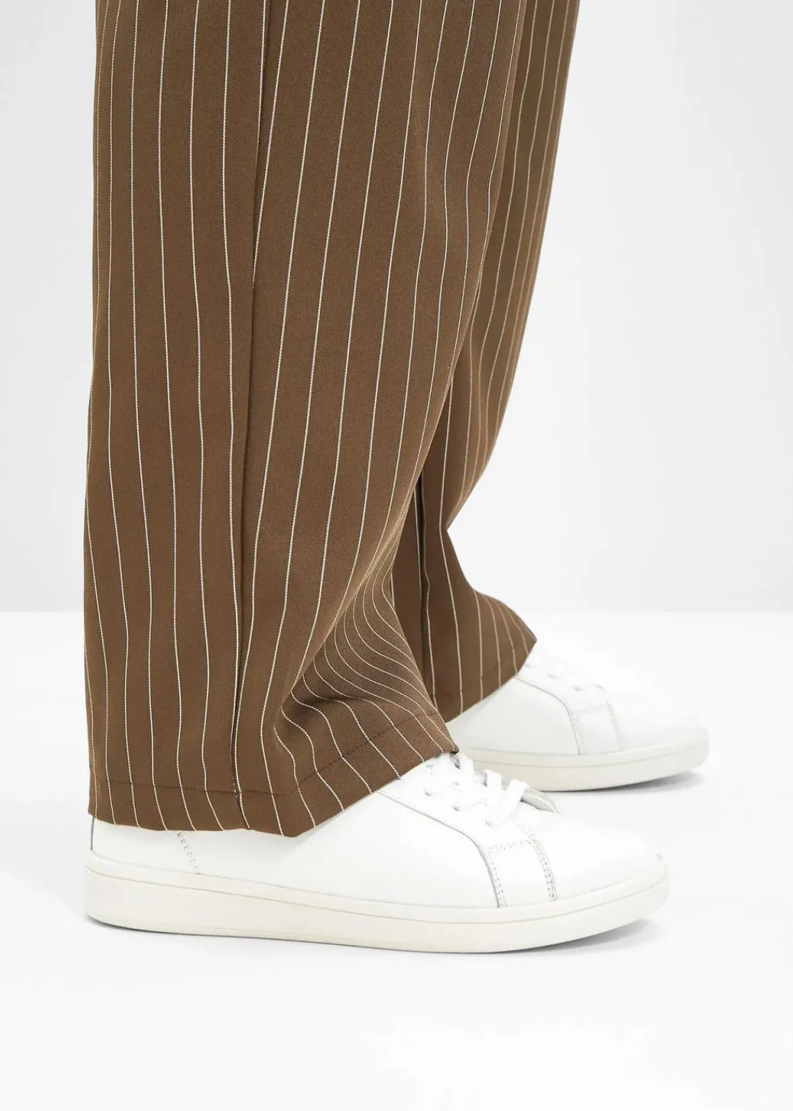bonprix Sneaker^Sneaker aus Leder weiß/silberfarben