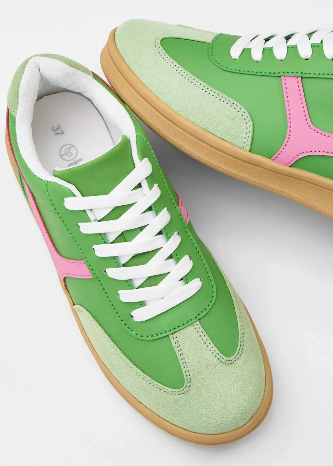 bonprix Sneaker^Sneaker im Retrolook kleegrün/kristallrosa
