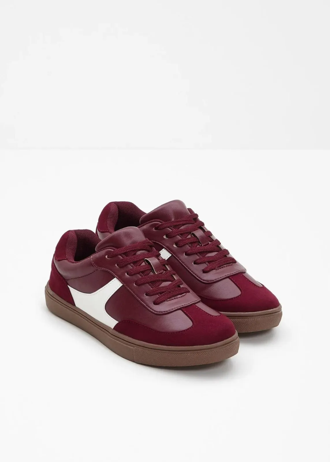 bonprix Sneaker^Sneaker im Retrolook dunkelbeere/weiß