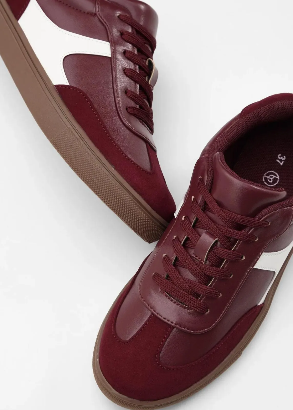 bonprix Sneaker^Sneaker im Retrolook dunkelbeere/weiß